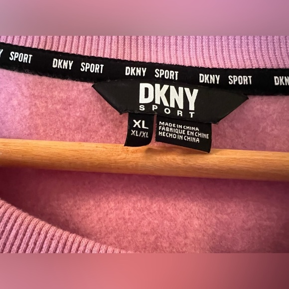 DKNY Women Sweatshirt Pullover Metallic Logo Cropped Crewneck Pink Top XL - Picture 5 of 8